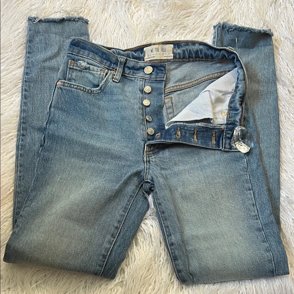 *We The Free Light Blue Skinny Jeans hole in Knee